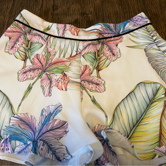 Summer Shorts Size Small Colorful Floral Print Silky Like Feminine in Very GUC - Picture 4 of 8